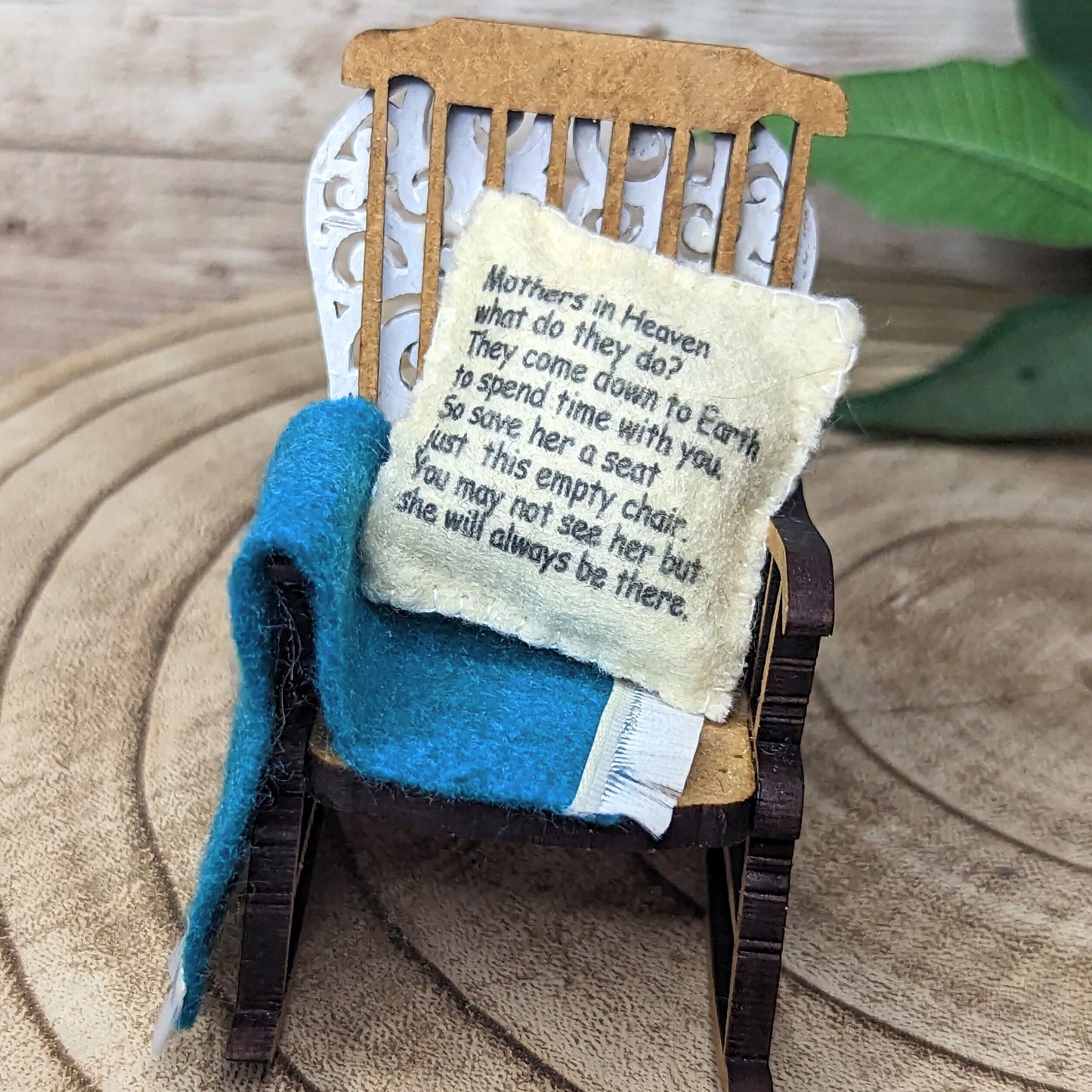 Mothers in Heaven memorial decoration empty rocking chair to remember mum. gift for loss of mum .sympathy gift